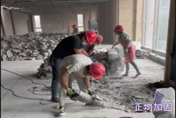 云南廠樓板碳纖維加固施工現(xiàn)場(chǎng)